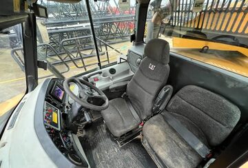 wozidlo CATERPILLAR 725 C  wywrotka 6x6