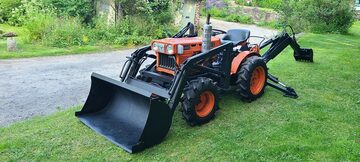   Ciągnik Kubota B6.IOOb + akcesoria