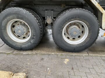 wywrotka 8x4  z dzwigiem Mercedes Actros 4141