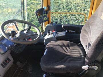 Ladowarka kolowa  VOLVO 220 E  z roku 2005
