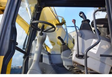 Komatsu PW 130-7K  koparka kolowa 