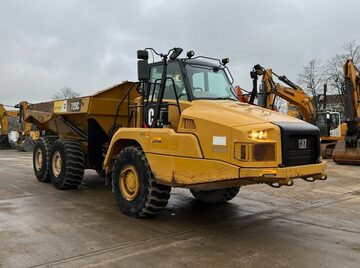 wozidlo CATERPILLAR 725 C  wywrotka 6x6