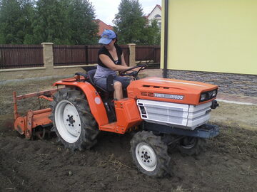 Używane mini traktory ciągniki sadownicze ogrodowe traktorki