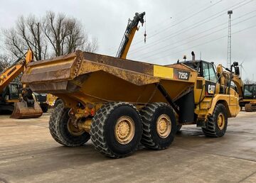wozidlo CATERPILLAR 725 C  wywrotka 6x6