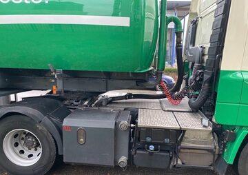 naczepa do paszy ciagnik daf z kompresorem