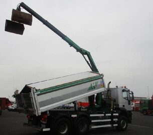 Wywrotka 6x6 z dzwigiem bordmatic IVECO Traker