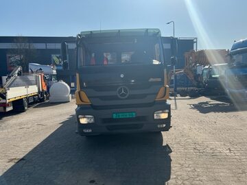 Budowlany skrzynia z dzwigiem Mercedes Axor