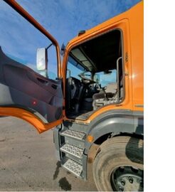 Bramowiec komunalny do pojemnikow smieci Mercedes Axor 18.33