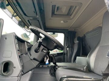 Scania p 280 chlodnia z winda aSypialna  kabina