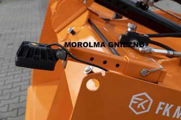 Posypywarka solarka samozaładowcza FK MACHINERY SAND MASTER/SAND PADAWAN 1,2 m–2,4 m – profesjonalna posypywarka drogowa do soli i piasku