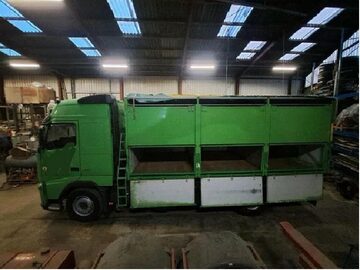wywrotka z wydmuchem do paszy do sruty z dmuchawa Volvo FH 