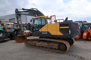 koparka gasienicowa VOLVO  EC 220 EL  rok 2017
