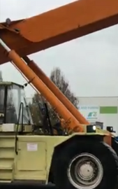 Do załadunku kontenera na naczepe wózek dzwig 45 tonowy 