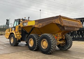 wozidlo CATERPILLAR 725 C  wywrotka 6x6