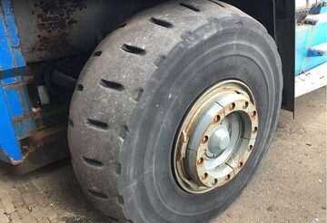 Kalmar wozek dzwig do przemieszcznia kontenerow portowych.