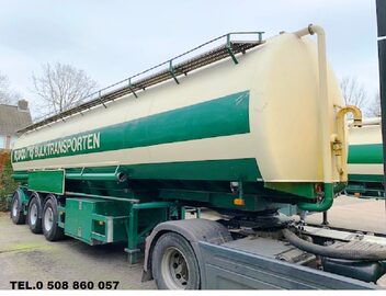 Wijnveen  3  osiowa naczepa do paszy 8.400  kg