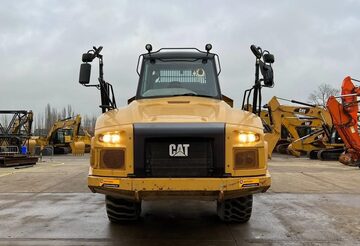 wozidlo CATERPILLAR 725 C  wywrotka 6x6
