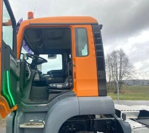Ciągnik siodłowy 4x4 MAN TGS 18.400