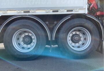 ciezarowy 6x4 skrzynia z dzwigiem HMF 50 T / metr