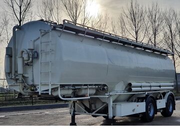 SCANIA CIAGNIK Z SPREZARKA DOPASZY NACZEPAWELGRO D0 PASZY 