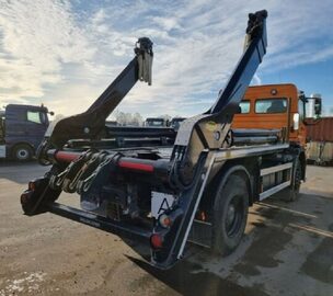 Bramowiec komunalny do pojemnikow smieci Mercedes Axor 18.33