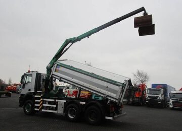 Wywrotka 6x6 z dzwigiem bordmatic IVECO Traker
