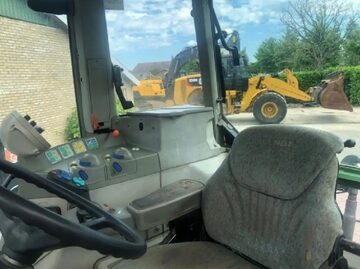 CIAGNIK ROLNICZY  FENDT 711  z roku 2001