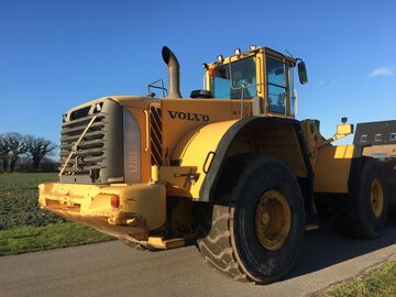 Ladowarka kolowa  VOLVO 220 E  z roku 2005