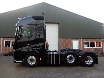 Ciagnik siodlowy  3osiowy Volvo  FH  ciagnik 6x2