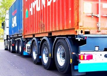 do przewozu  kontenerow zestaw ciagnik Volvo + naczepa  bdf 