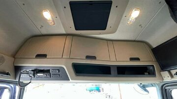   do przewozu zwierzat 4 poziomy MENKE Mercedes ACTROS 2551