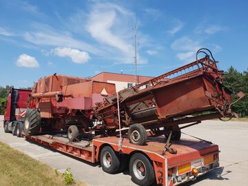 Transport kombajnów zbożowych 