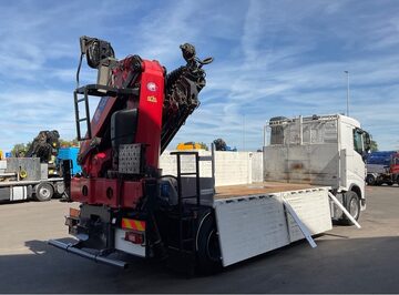ciezarowy 6x4 skrzynia z dzwigiem HMF 50 T / metr